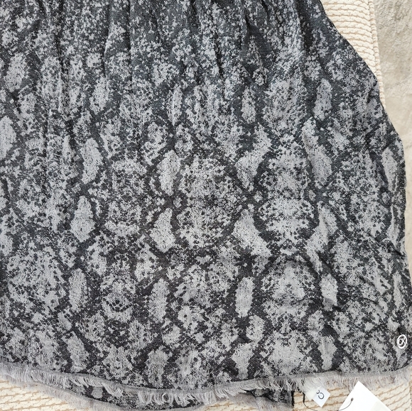 Calvin Klein Gray Scarf, Large 27x36 Inches - Picture 3 of 6